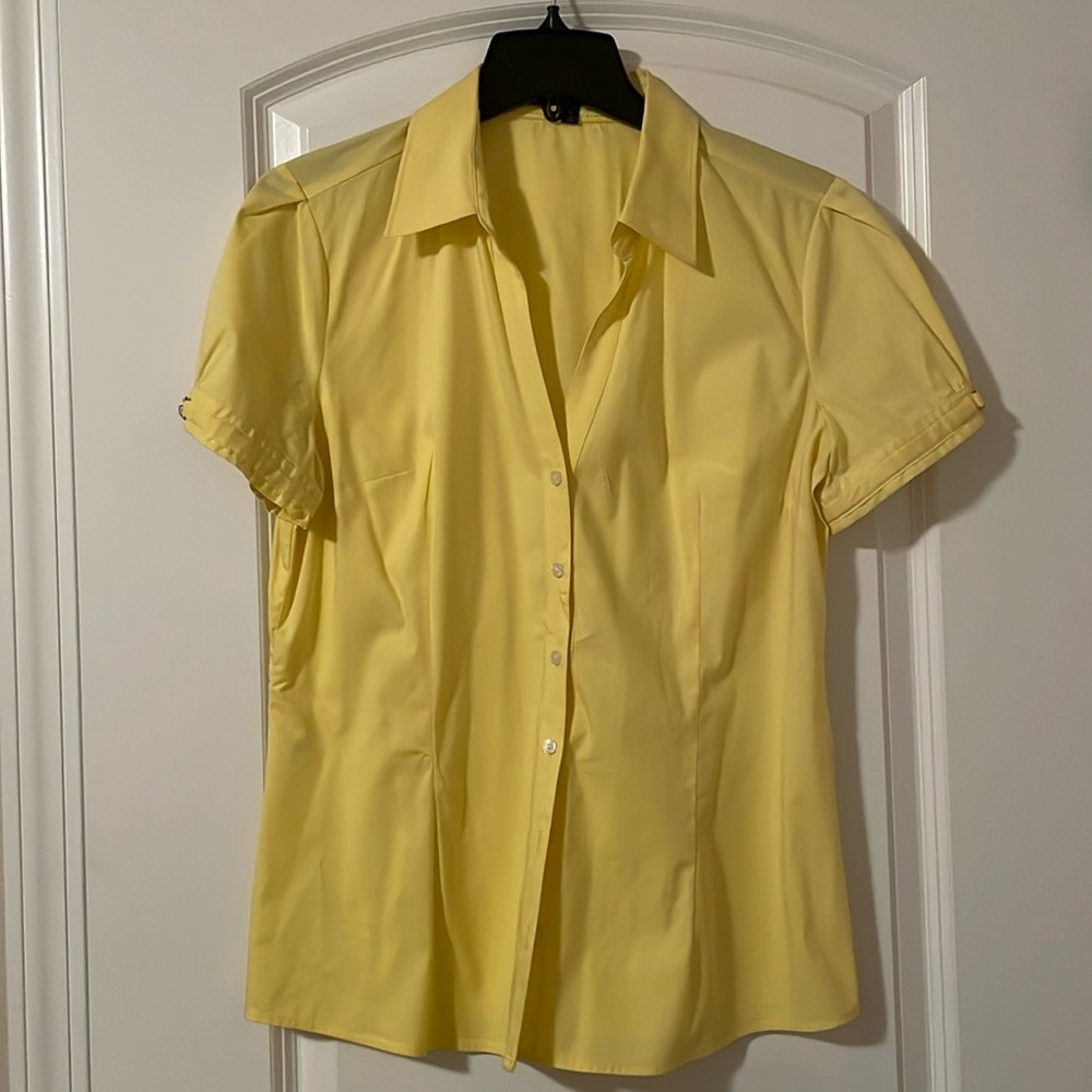 Express Pale Yellow Short Sleeve Button-Down Blouse